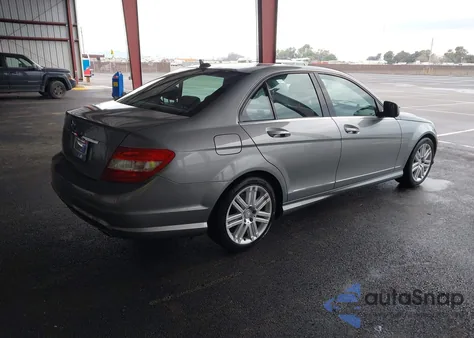 2008 Mercedes-Benz C 300 Luxury/Sport z USA, uszkodzony, nr VIN WDDGF54X88R017174